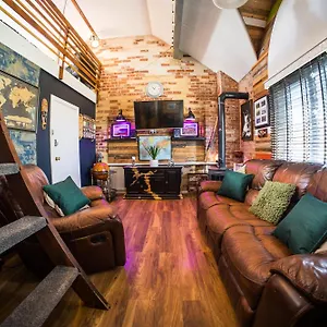 Apartment 2 Independant Boutique One Sleeps 2 The Other Sleeps 4, Meadowhall, Arena, Free Parking, Sheffield